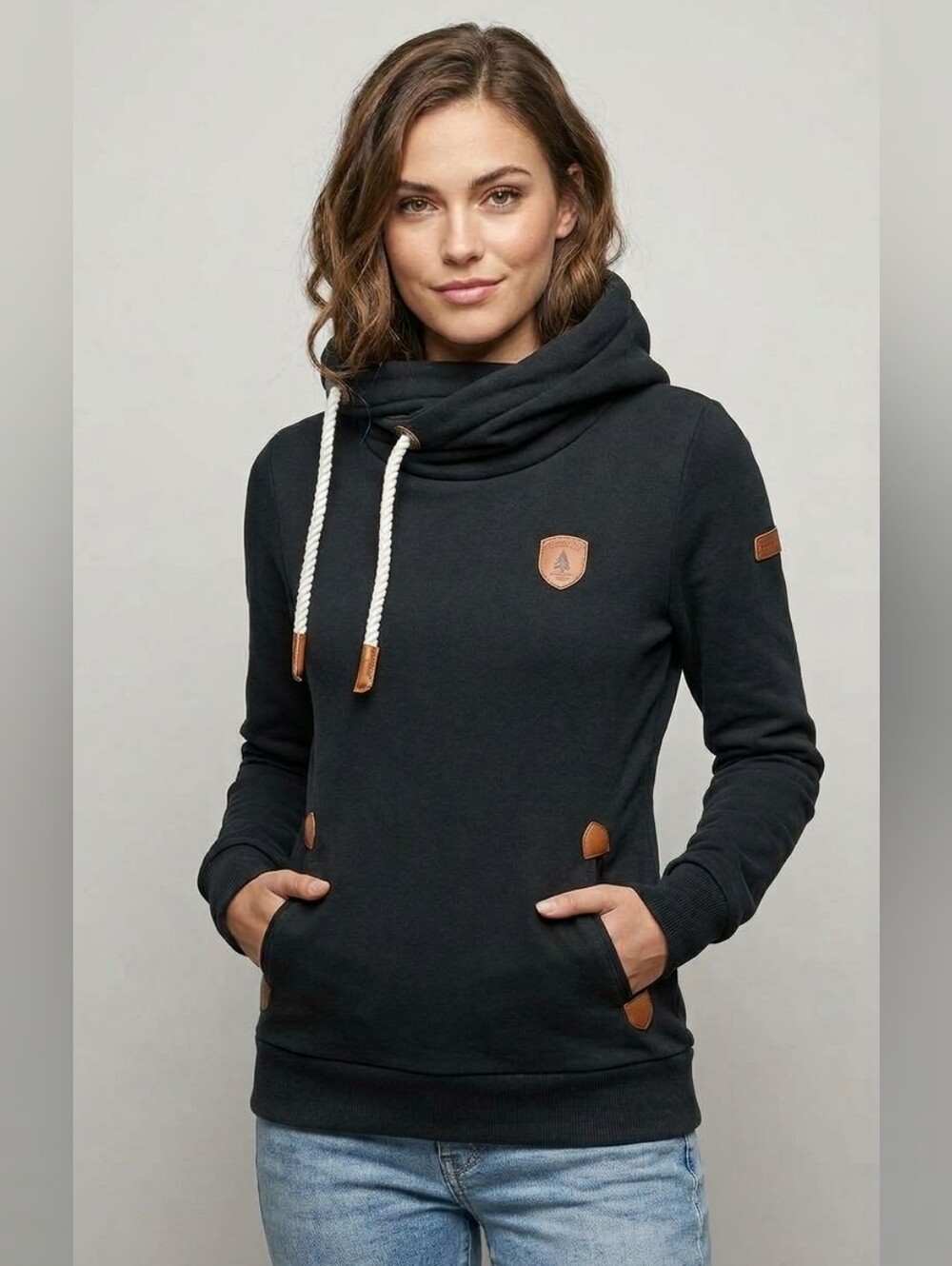 450. WANAKOME Artemis Pullover Hoodie - Size Medium